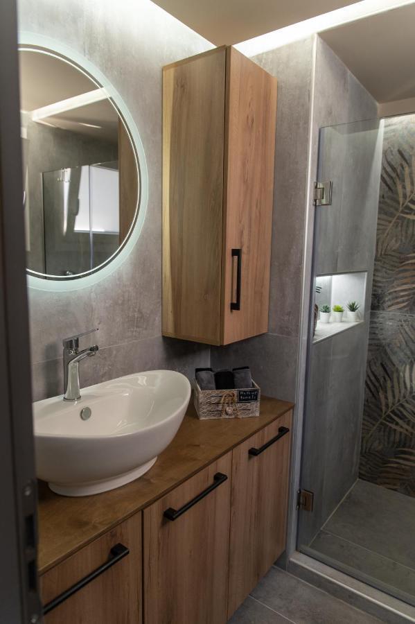 Apartamento Stylishly Decorated House - Free Private Parking! Heraclión Exterior foto